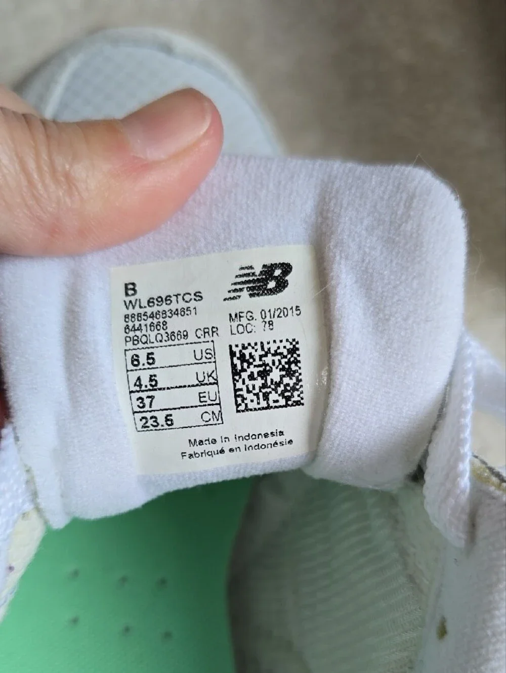 New Balance sneakers in mint green and light gray